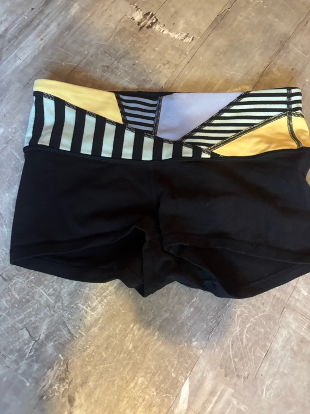 lululemon hotty hot shorts 6